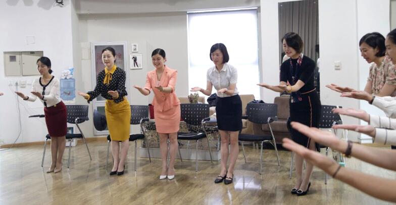 服务礼仪培训银行礼仪.jpg