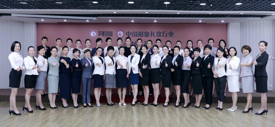 礼仪培训师.jpg