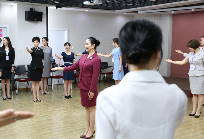 风尚礼仪培训班.jpg